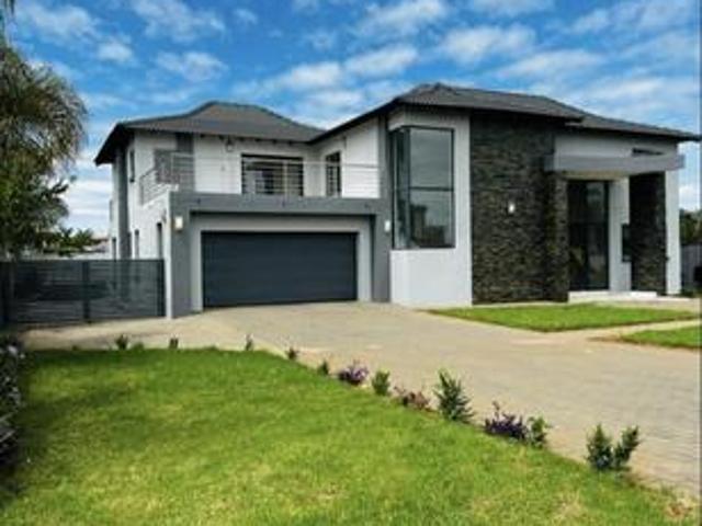 House for rent in Waterkloof, Gauteng