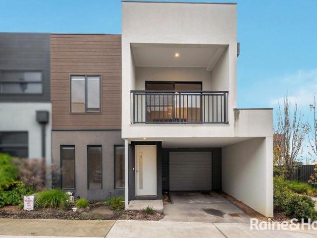 Townhouse for sale in Camerons Creek, Victoria