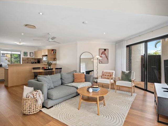 Apartment for sale in Camp Hill, Greater Brisbane