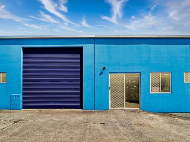 Warehouse for sale in Kings Creek, Queensland