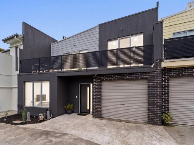 Townhouse for sale in Brooklyn, Melbourne