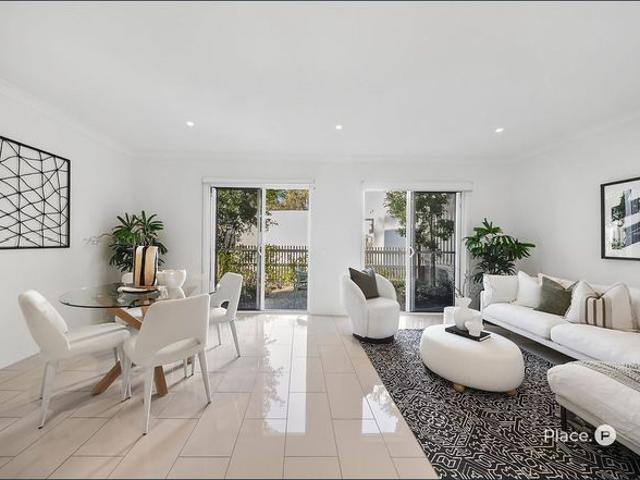 Townhouse for rent in Everton Hills, Greater Brisbane
