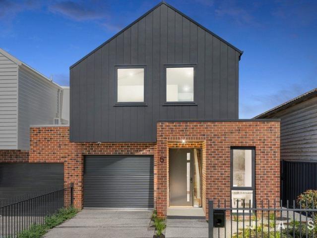 Townhouse for sale in Camerons Creek, Victoria