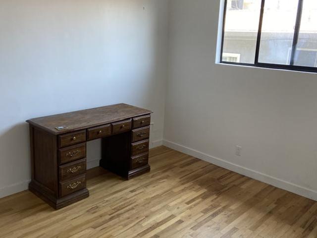Room for rent in Canoga Park, California