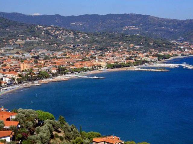 Locale Commerciale in vendita a Diano Marina, Liguria