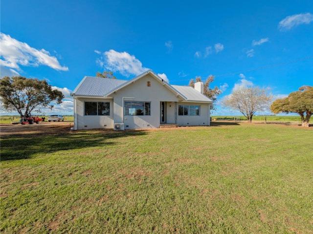 Cottage for sale in Tragowel, Victoria