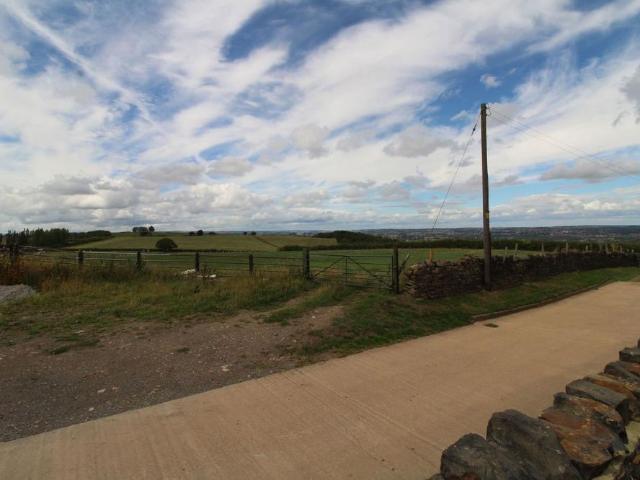 House for rent in Mirfield, Grange Moor