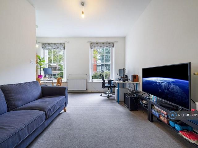 Apartment for rent in West Kensington, Greater London