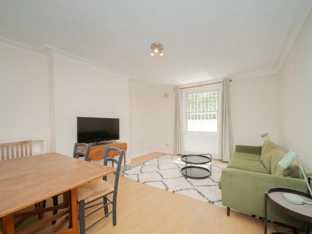 Apartment for rent in West Kensington, Greater London