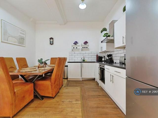 Apartment for rent in West Kensington, Greater London