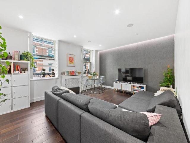 Apartment for rent in West Kensington, Greater London