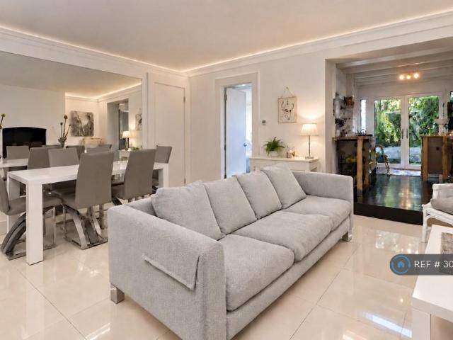 Apartment for rent in London Borough of Hammersmith and Fulham, Greater London