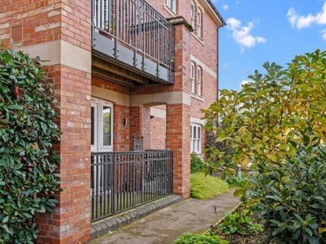 House for sale in Green Close, Warwickshire
