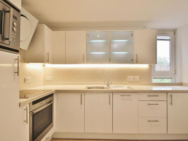 Apartment for rent in Brook Green, Greater London