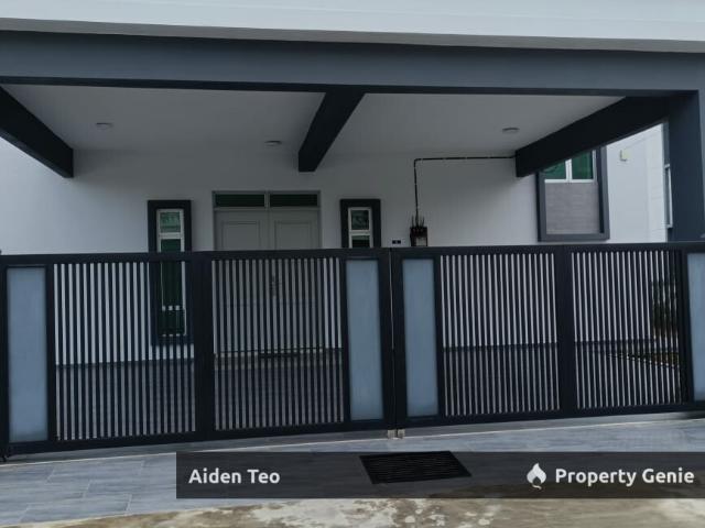 Terraced House for sale in Malaka