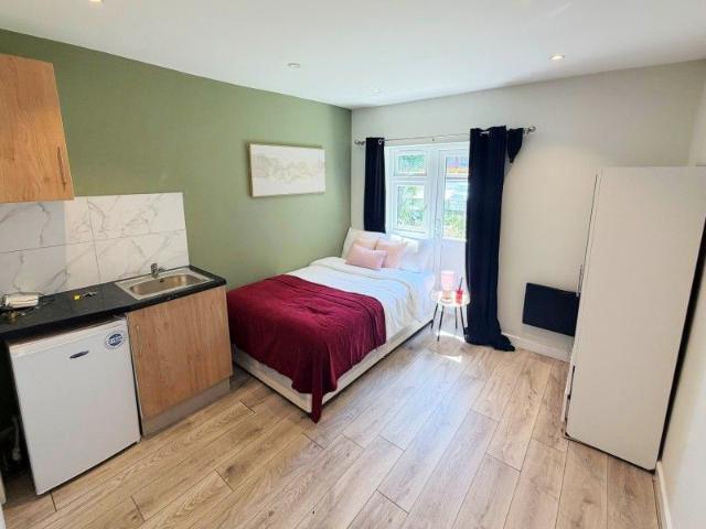 House for rent in Jacobs Well, Guildford