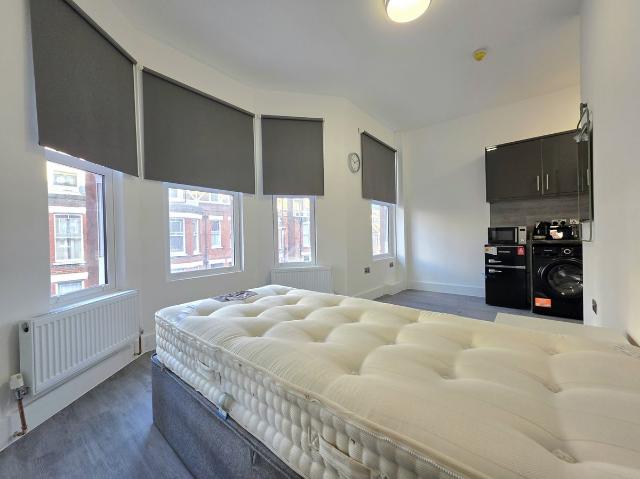 Studio for rent in St James, Sandown Park