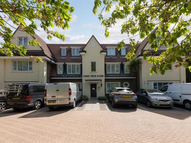 Apartment for rent in Southgate, Greater London