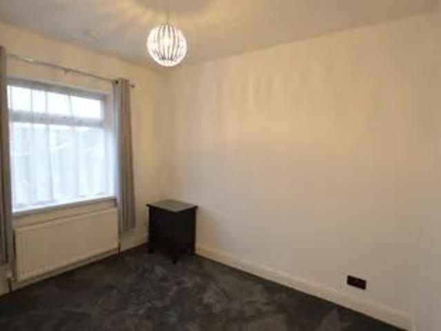 Townhouse for rent in Elmfield, Leicestershire