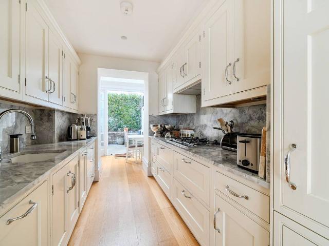 House for rent in Brompton, Greater London