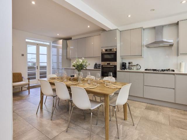 House for rent in Brompton, Greater London