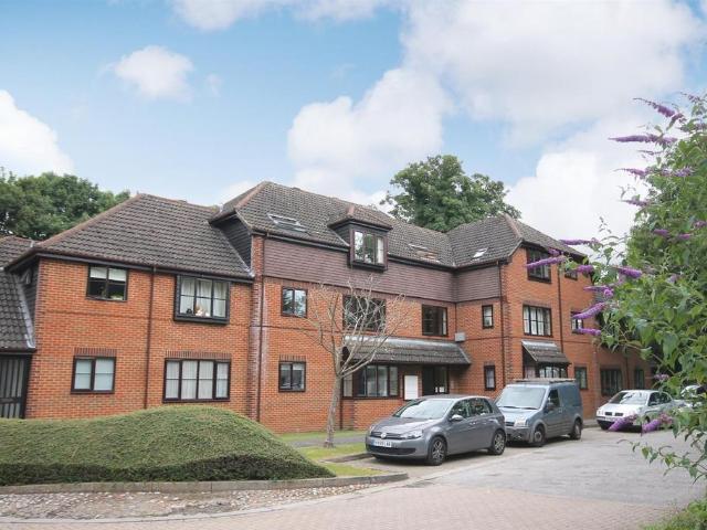 House for rent in Pachesham Park, Surrey