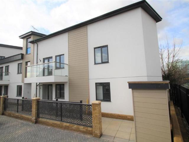Apartment for rent in Littlehampton, Arun