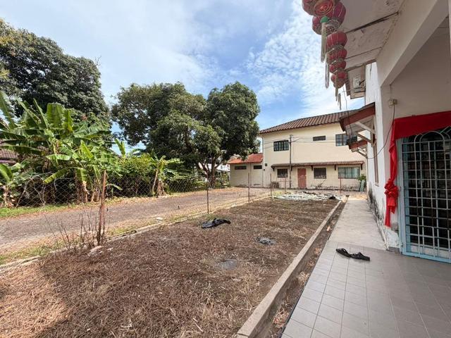 Terraced House for sale in Malaka