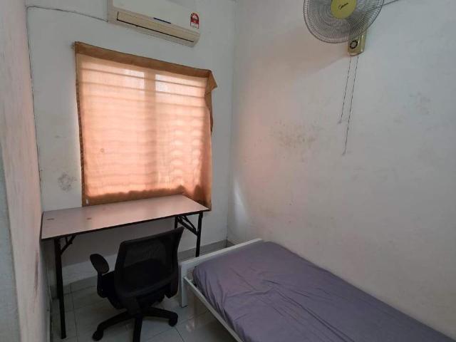 Room for rent in Petaling, Alam Impian
