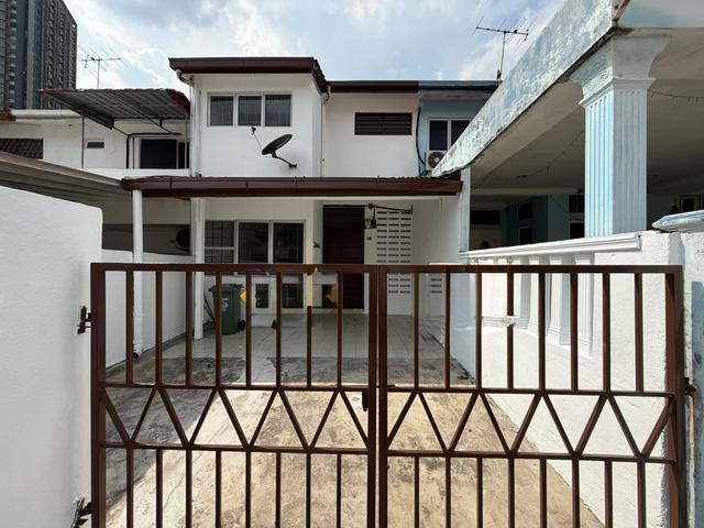 Terraced House for rent in Country Heights Damansara, Kuala Lumpur