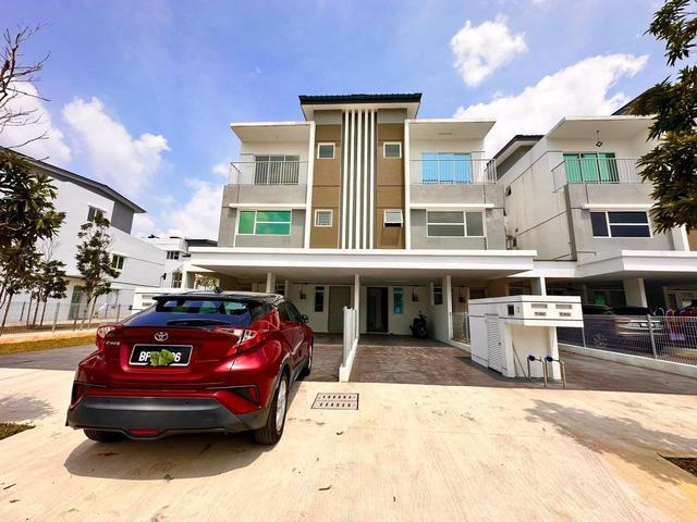 Townhouse for rent in Tanjong Sepat, Selangor