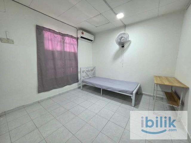 Room for rent in Petaling, Alam Impian