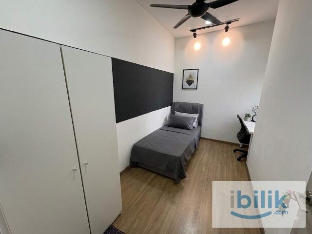 Room for rent in Petaling, Alam Impian