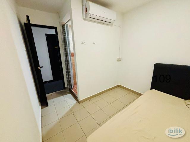 Room for rent in Petaling, Alam Impian
