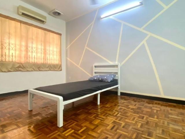 Room for rent in PJU 6, Petaling Jaya