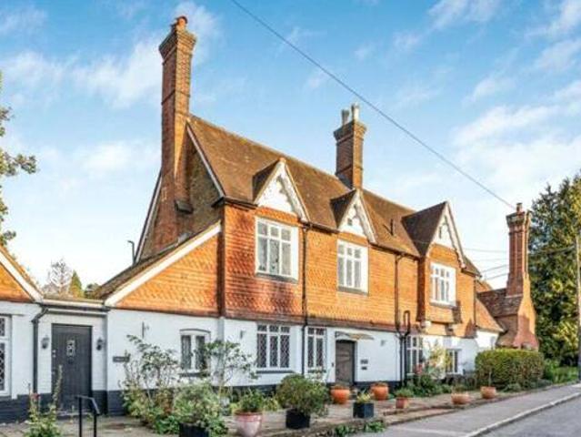 House for sale in Oxted, Hillview