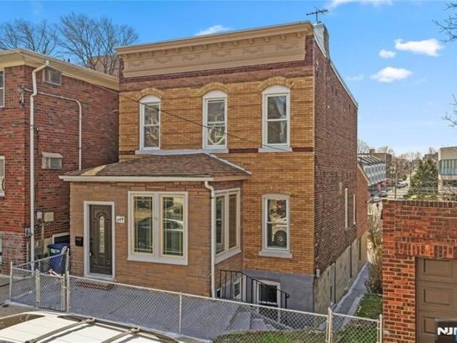 House for sale in Cliffside Park, New Jersey