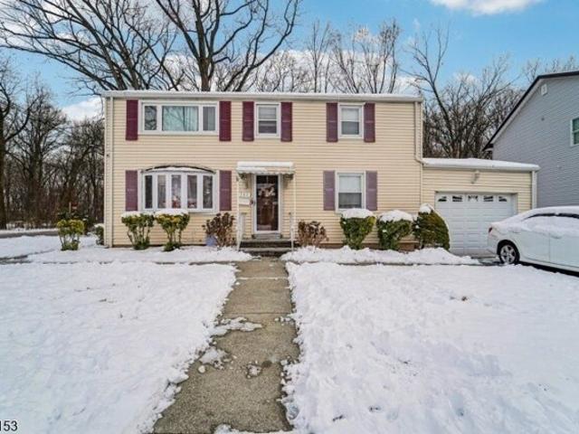 House for sale in Elmwood Park, New Jersey