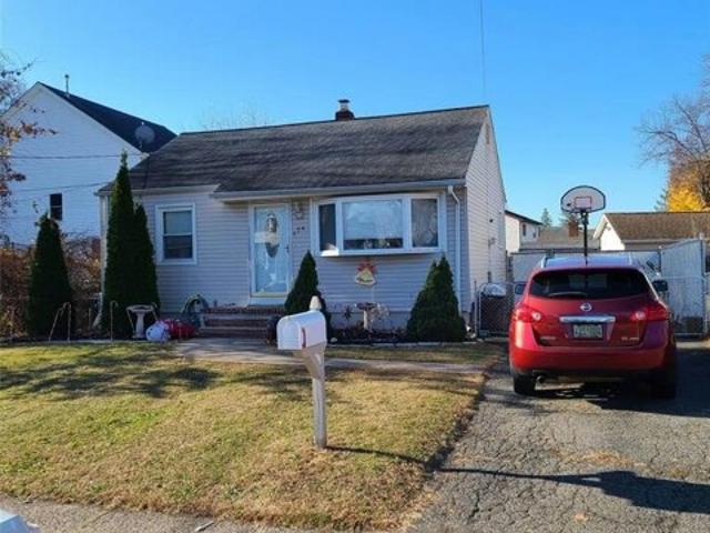 House for sale in Elmwood Park House for sale in Elmwood Park