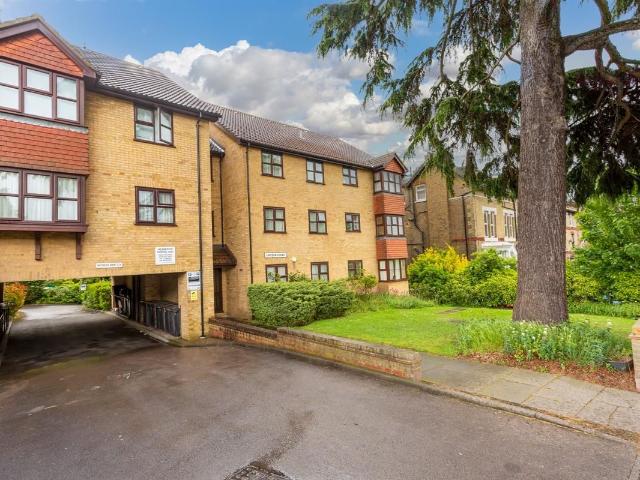 Apartment for rent in London Borough of Croydon, Waddon