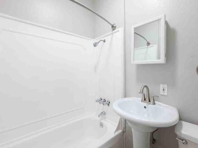 Apartment for rent in Canoga Park, California