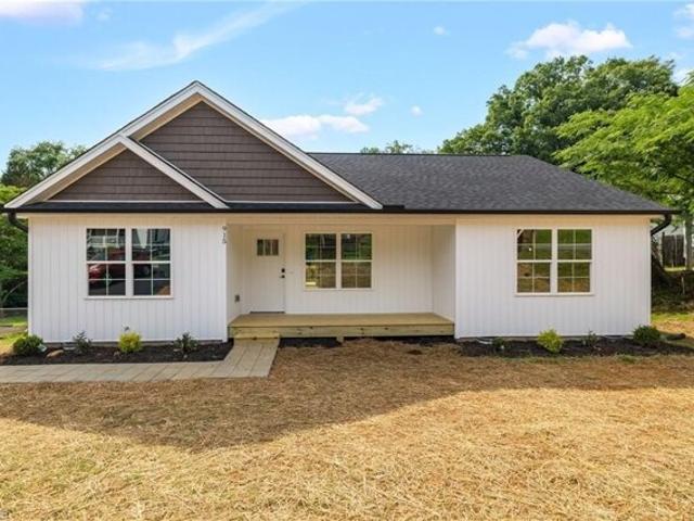 House for sale in Eden