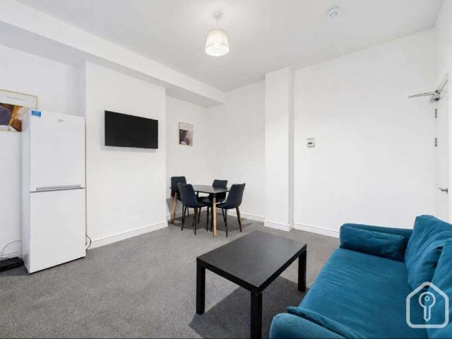 Room for rent in Wrenthorpe, West Yorkshire