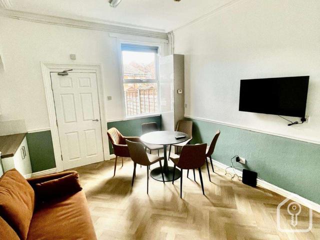 Room for rent in Wrenthorpe, Wakefield