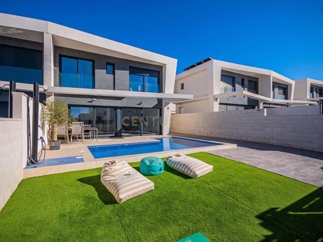 Casa en venta en Residencial Isla de Ízaro, Santa Pola