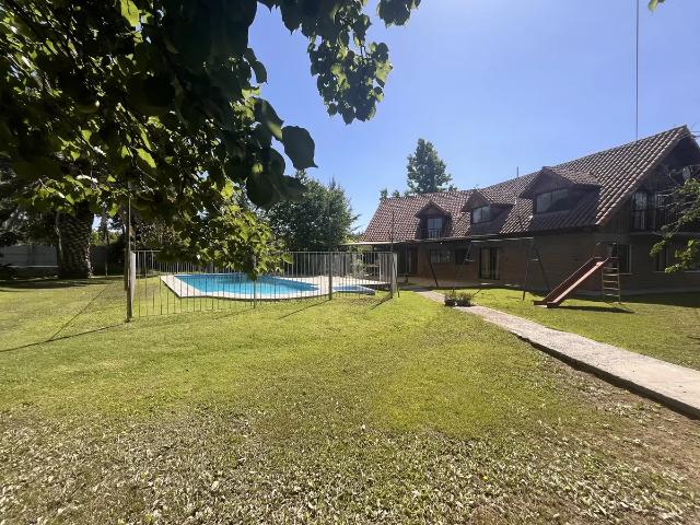 Casa en arriendo en Santa Adela, Buin