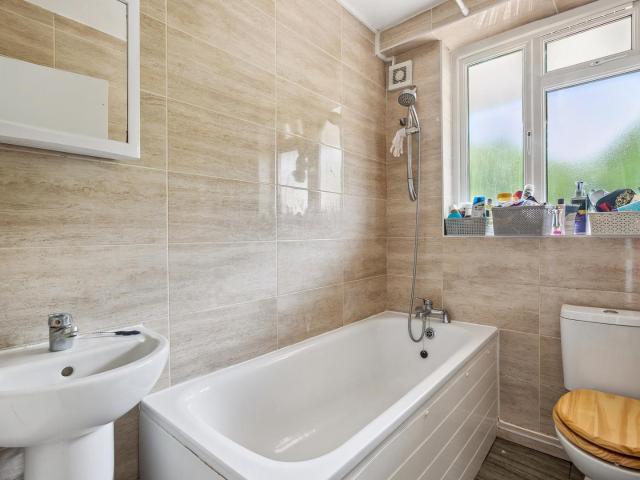 Apartment for rent in London Borough of Hounslow, Cat Hill