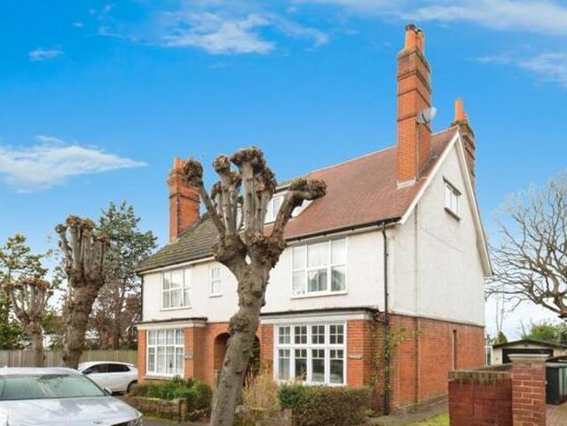 House for sale in Pachesham Park, Surrey
