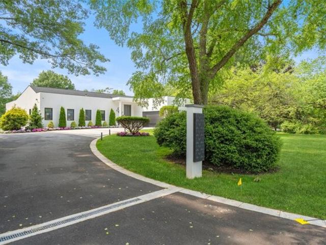 House for sale in Old Westbury