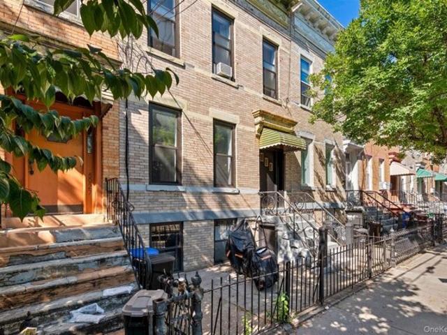 House for sale in Queens, Arverne